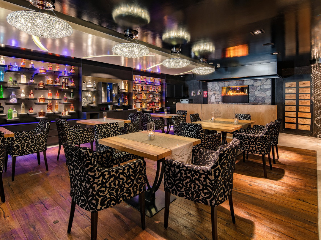 Hugo's..The Fine Selection