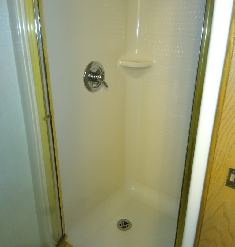 Pleasant Stay Inn & Suites主图