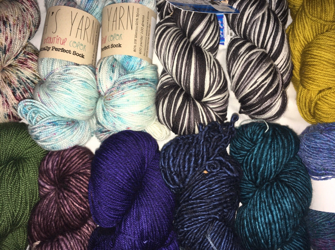 Knit and Stitch boutique景点图片
