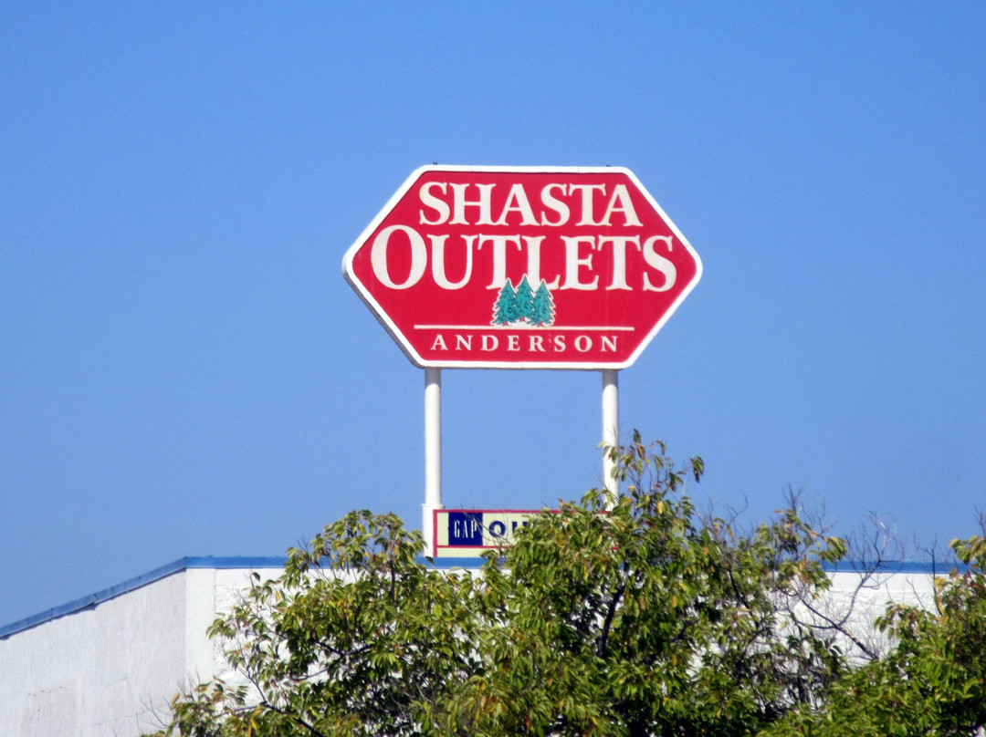 Shasta Outlets景点图片