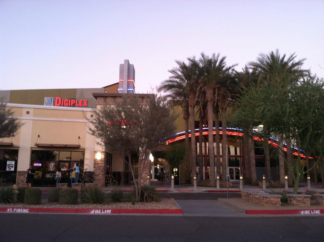 El Mirage旅游景点-AMC Surprise Pointe 14