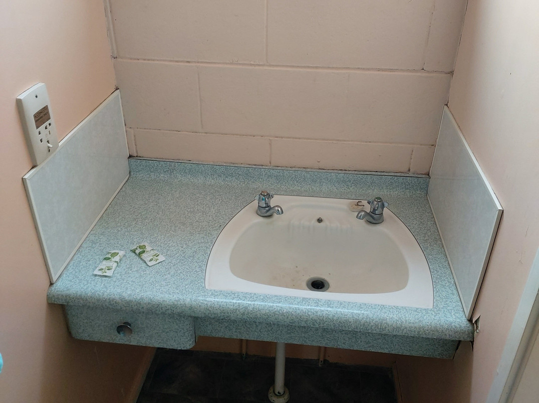 Oasis Hotel & Motel主图