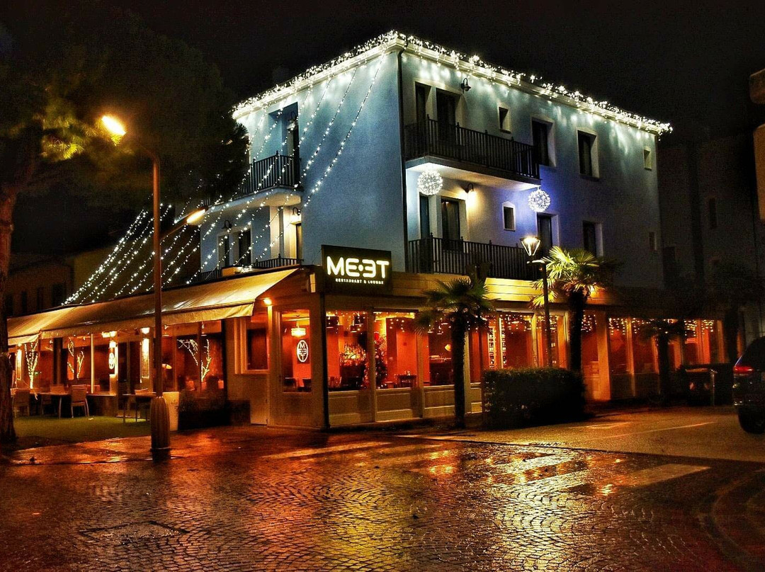 Meet Restaurant And Lounge