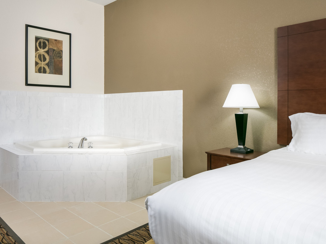 Holiday Inn Express & Suites Clinton By IHG主图