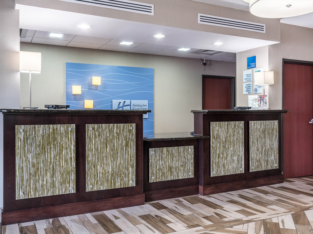 Holiday Inn Express & Suites Roanoke Rapids SE by IHG主图