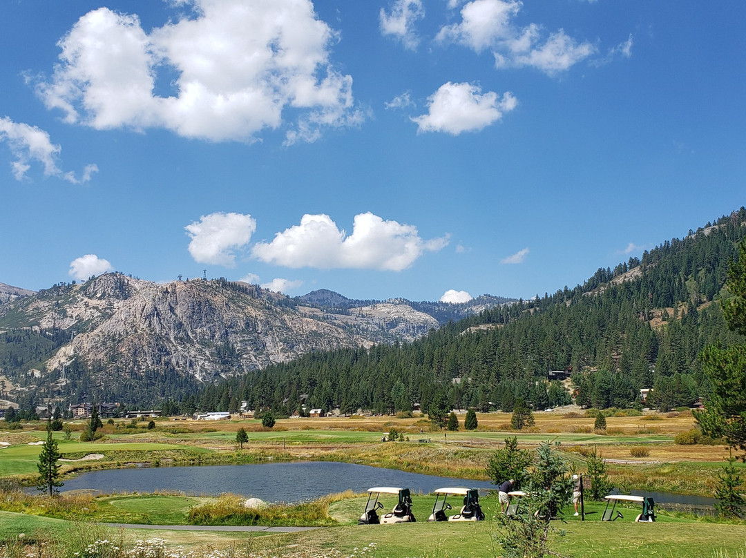 Palisades Tahoe Lodge主图