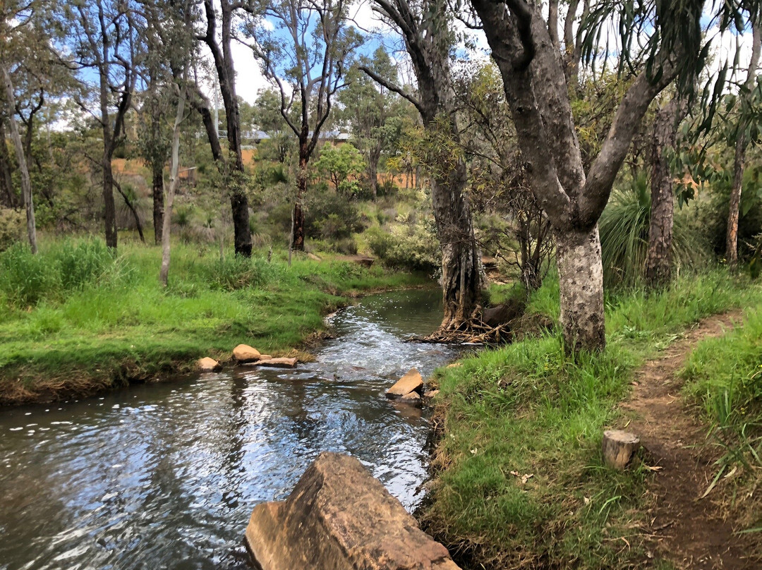Noble Falls Walk Trail景点图片