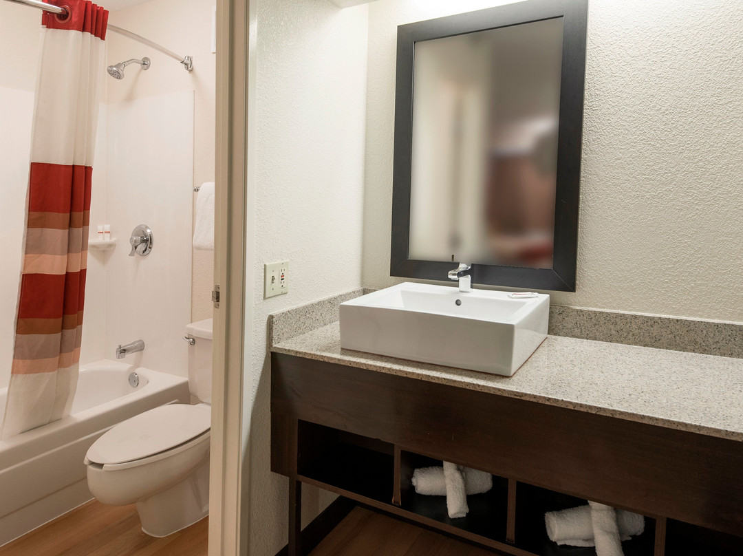 Red Roof Plus+ Chicago Naperville主图