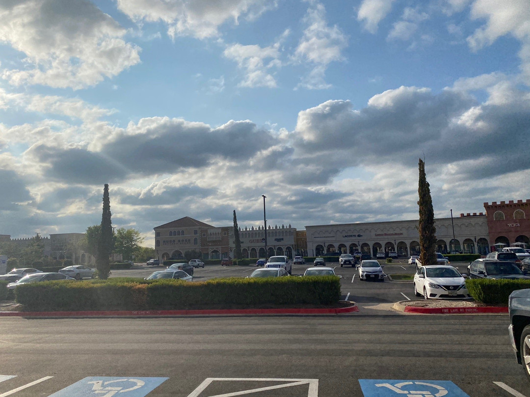 圣马可斯奥特莱斯名品折扣购物中心-圣马科斯必去景点