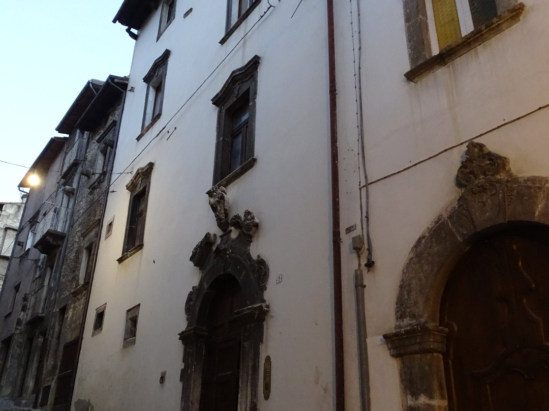 Palazzo De Angelis-Scanno必去景点