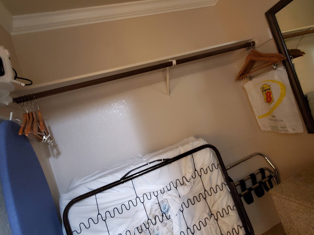 Upper Lake Inn and Suites主图