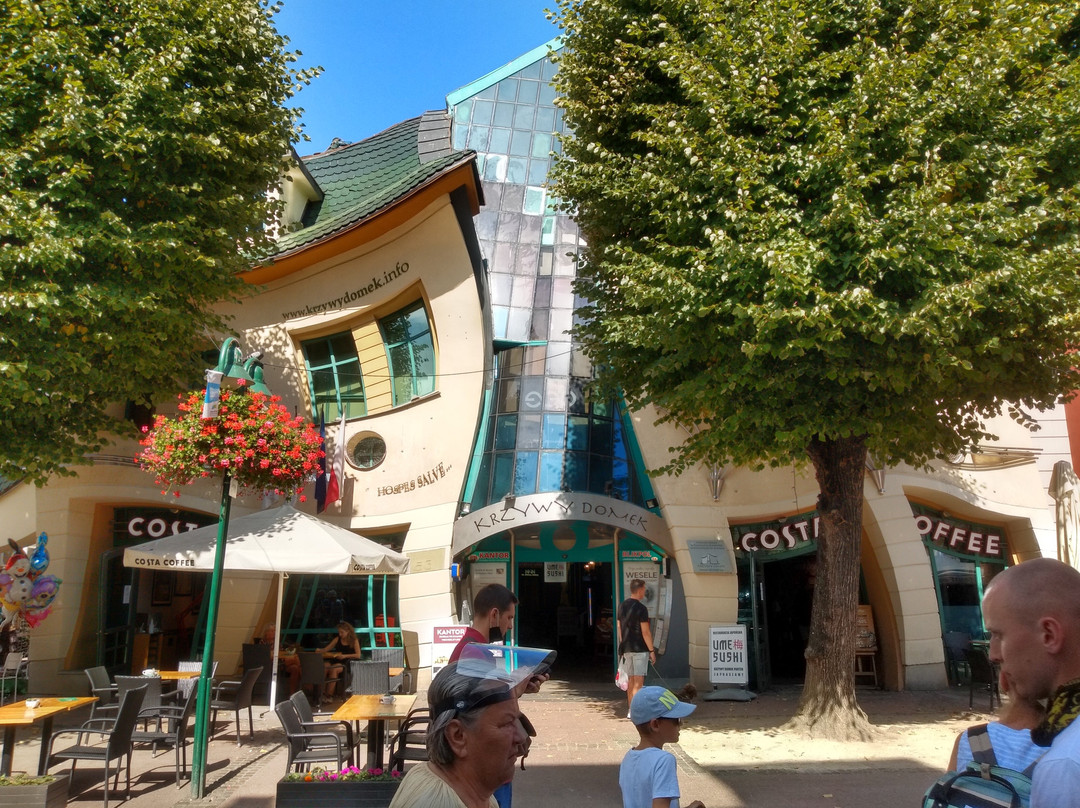 Crooked House景点图片