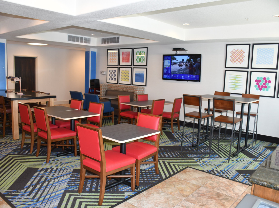 Holiday Inn Express & Suites Evanston by IHG主图