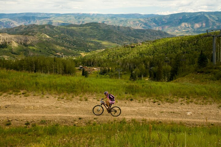 Four Mountain Sports-斯诺马斯村必去景点