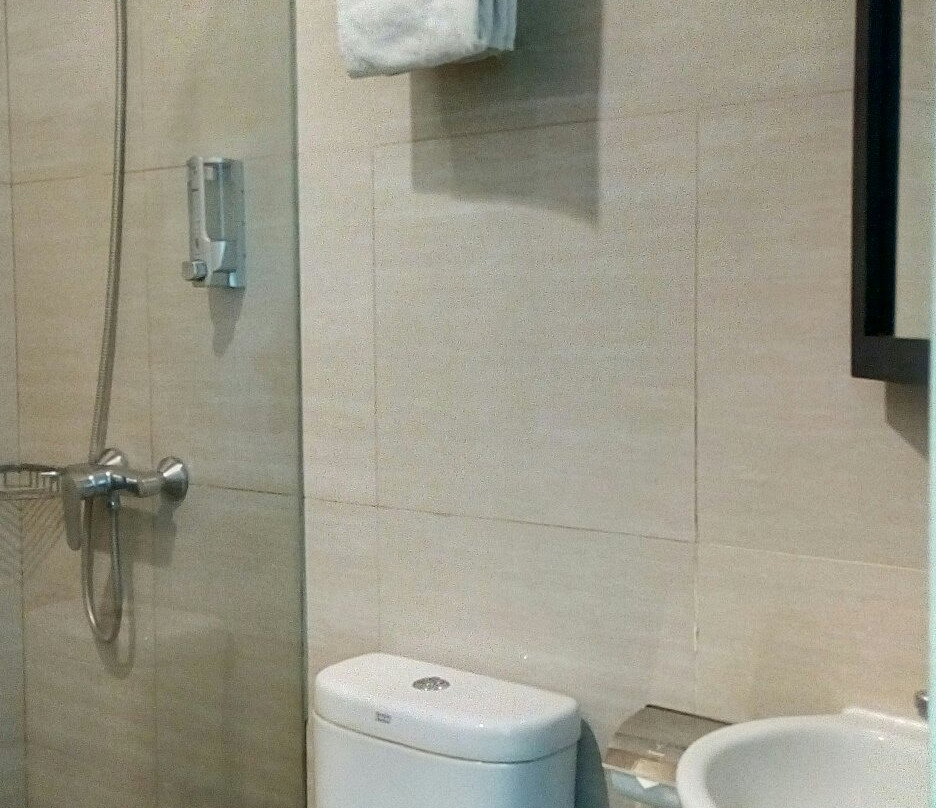 Front One Inn Kediri主图