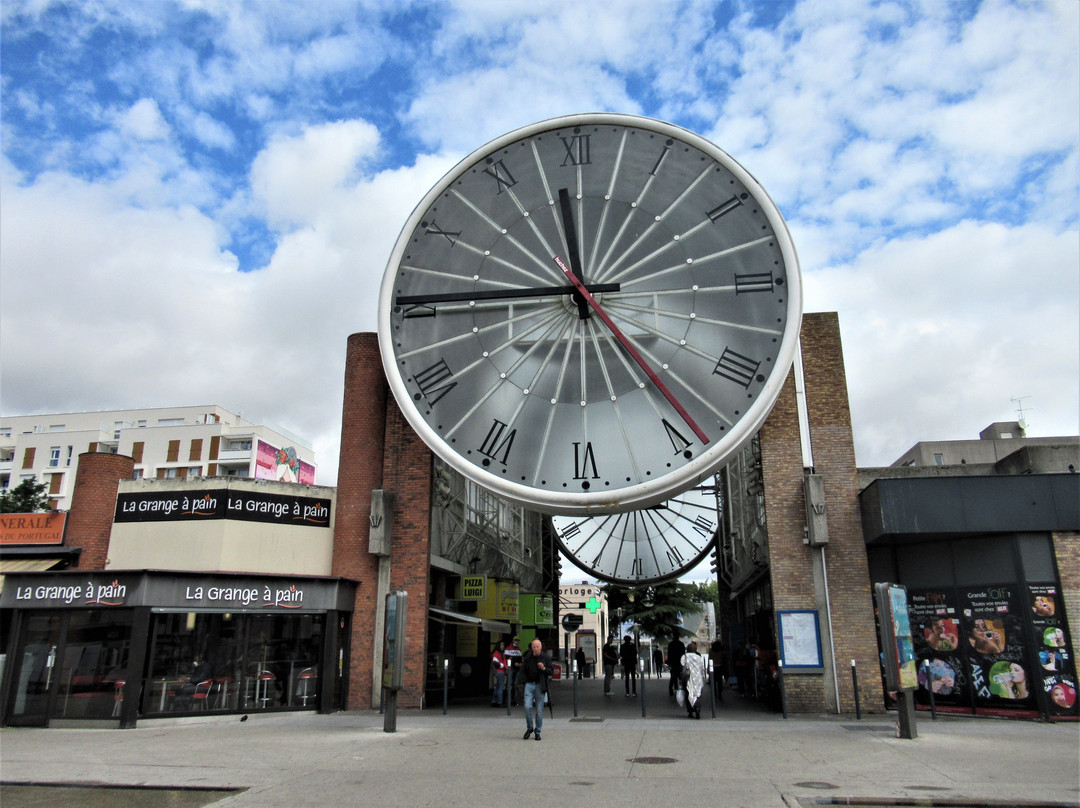 Horloge DESLANDES ET HUCHEZ景点图片