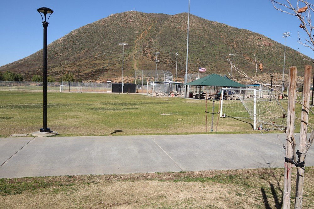 Canyon Hills Community Park-埃尔西诺湖必去景点