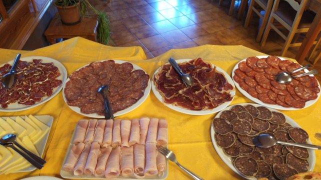 拉卡班亚旅馆-餐饮