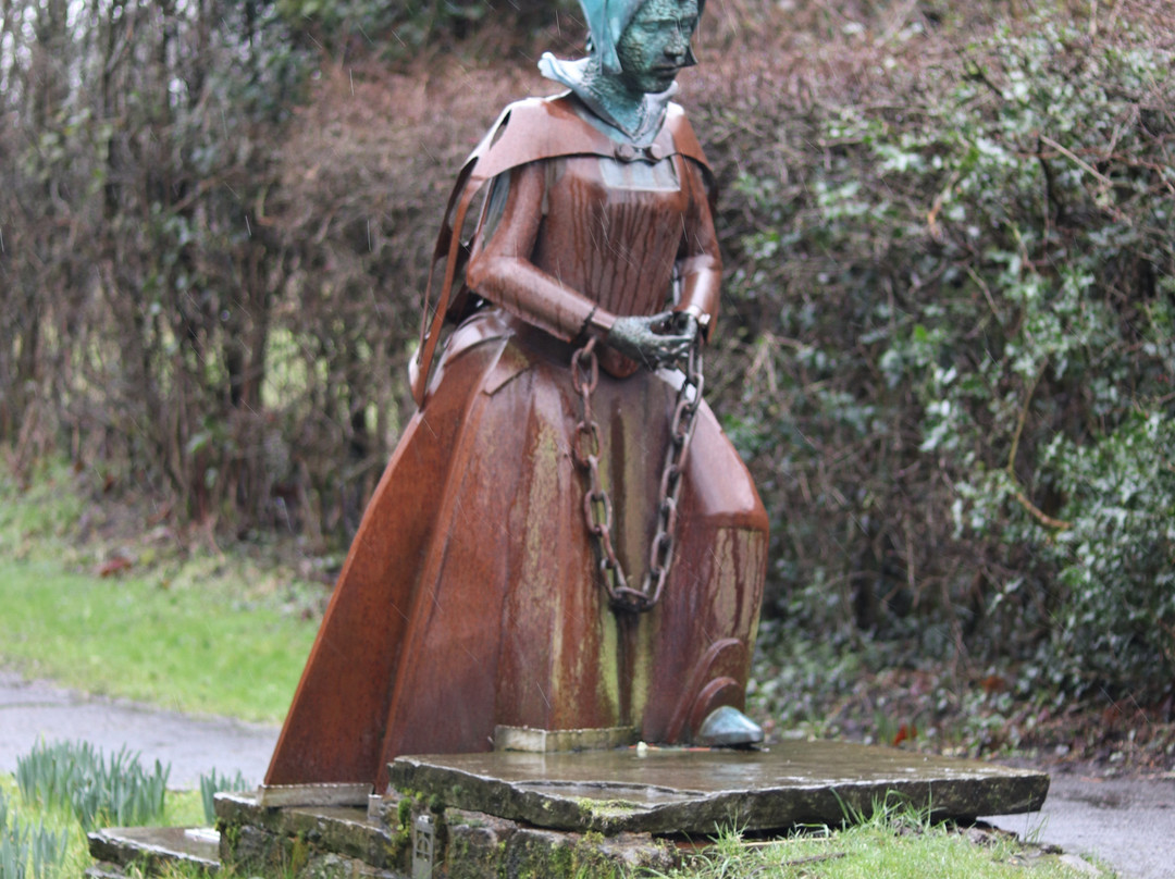 Alice Nutter Statue景点图片