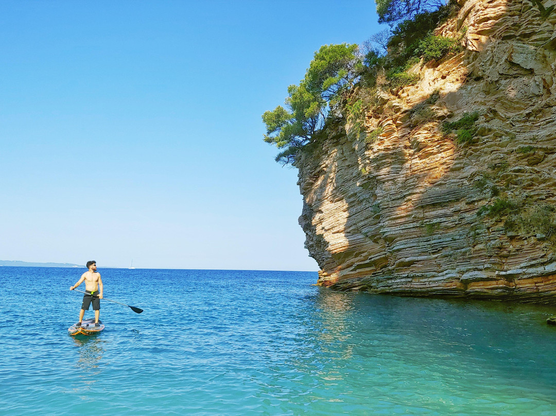 Paddleboarding in the islands-Ksamil必去景点