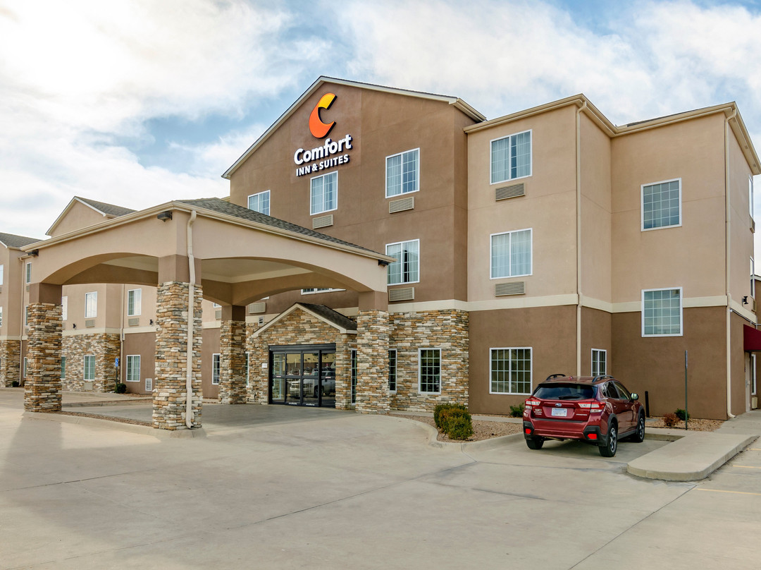 Comfort Inn & Suites Near Bethel College主图