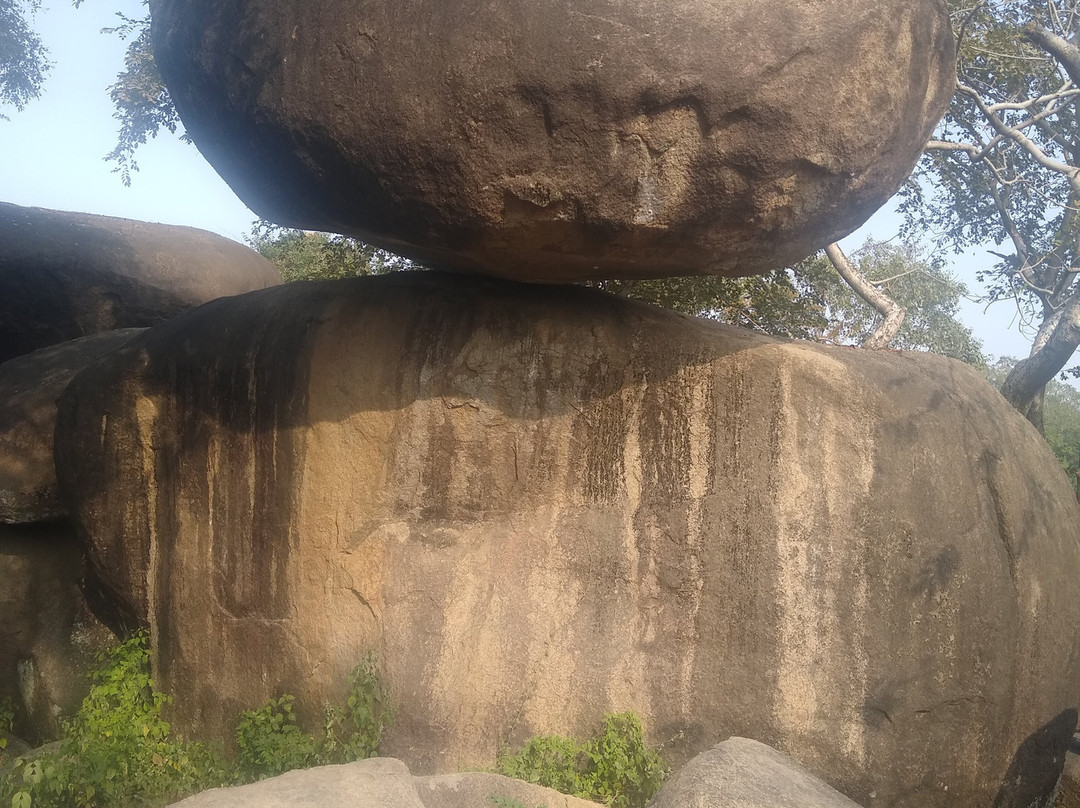 Balancing Rocks-贾巴尔普尔必去景点