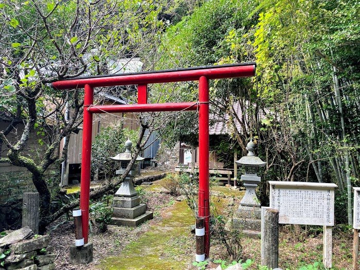 Tsukiyama Shrine景点图片