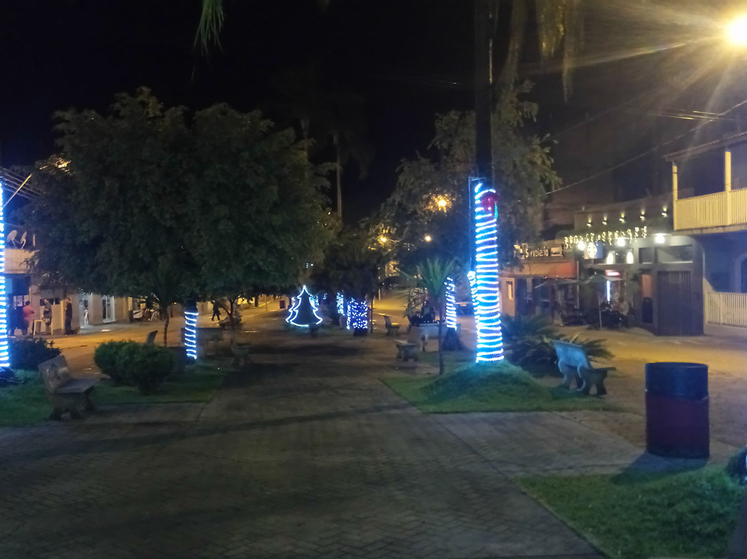 Prça Virgílio de Melo Franco-Bueno Brandao必去景点