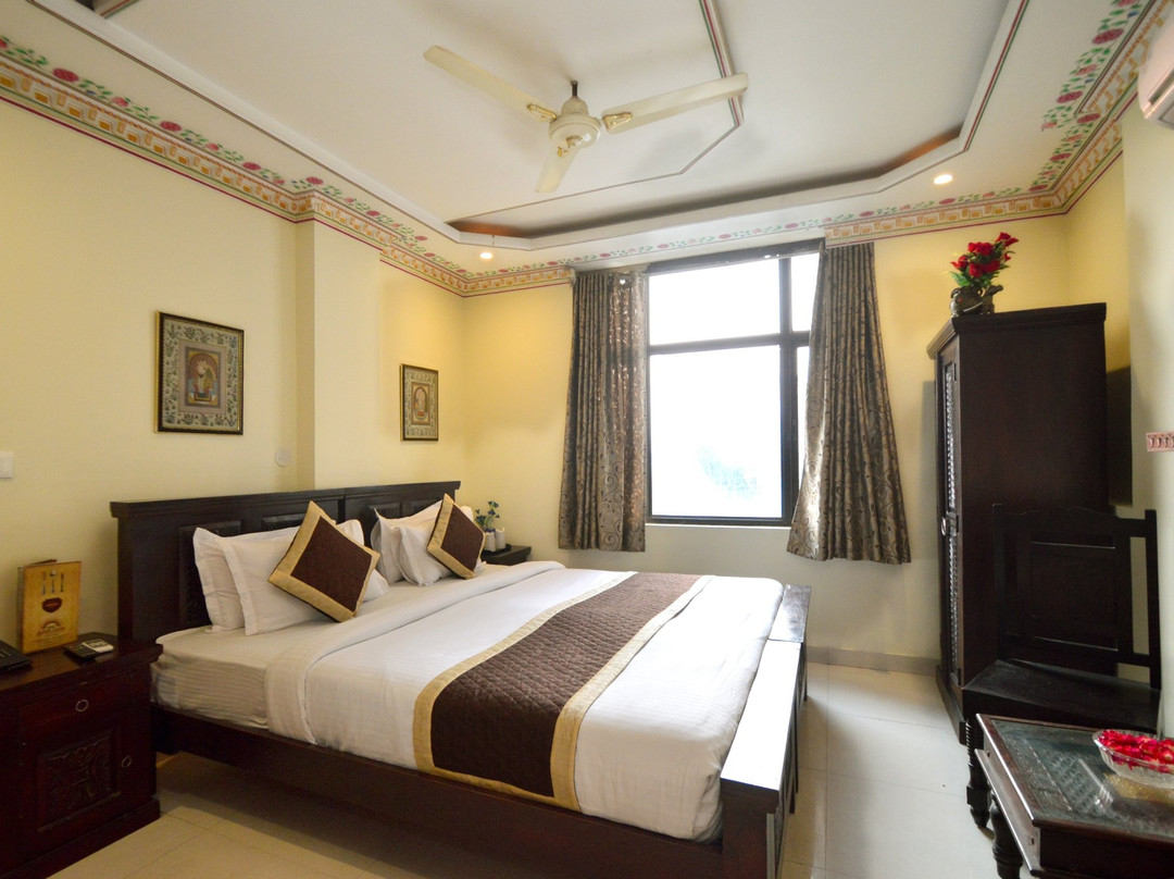 Hotel Surya Garh主图