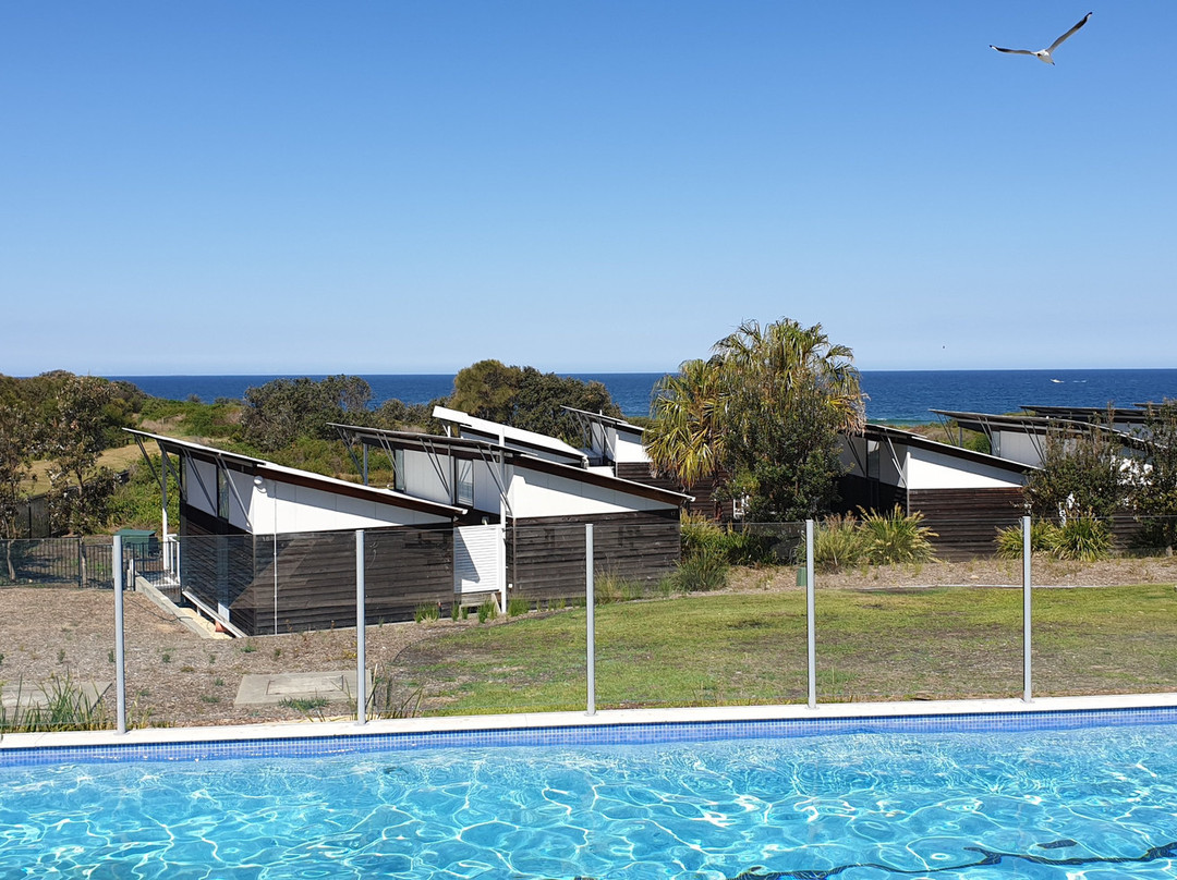 洞穴海滨酒店主图