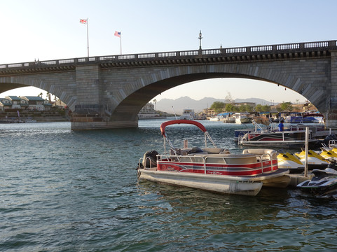 Rentals On The Beach - London Bridge Watercraft-哈瓦苏湖城必去景点
