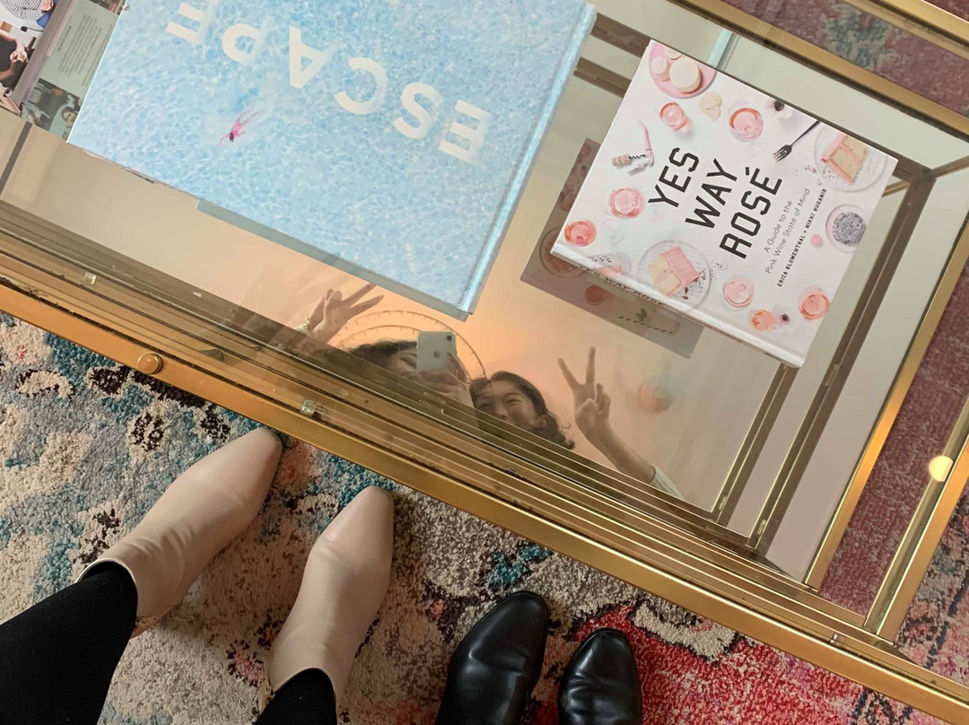 The June Motel主图