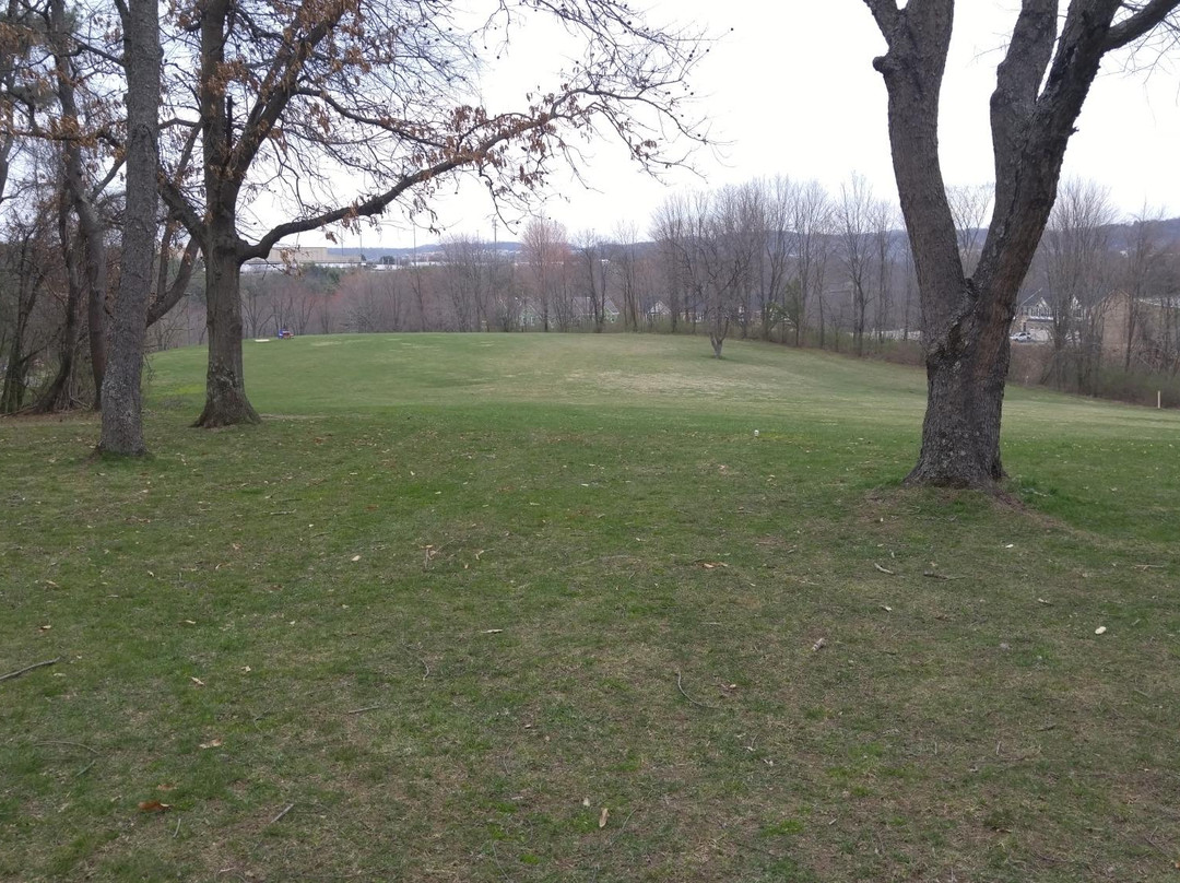 Knob Hill Disc Golf Course景点图片