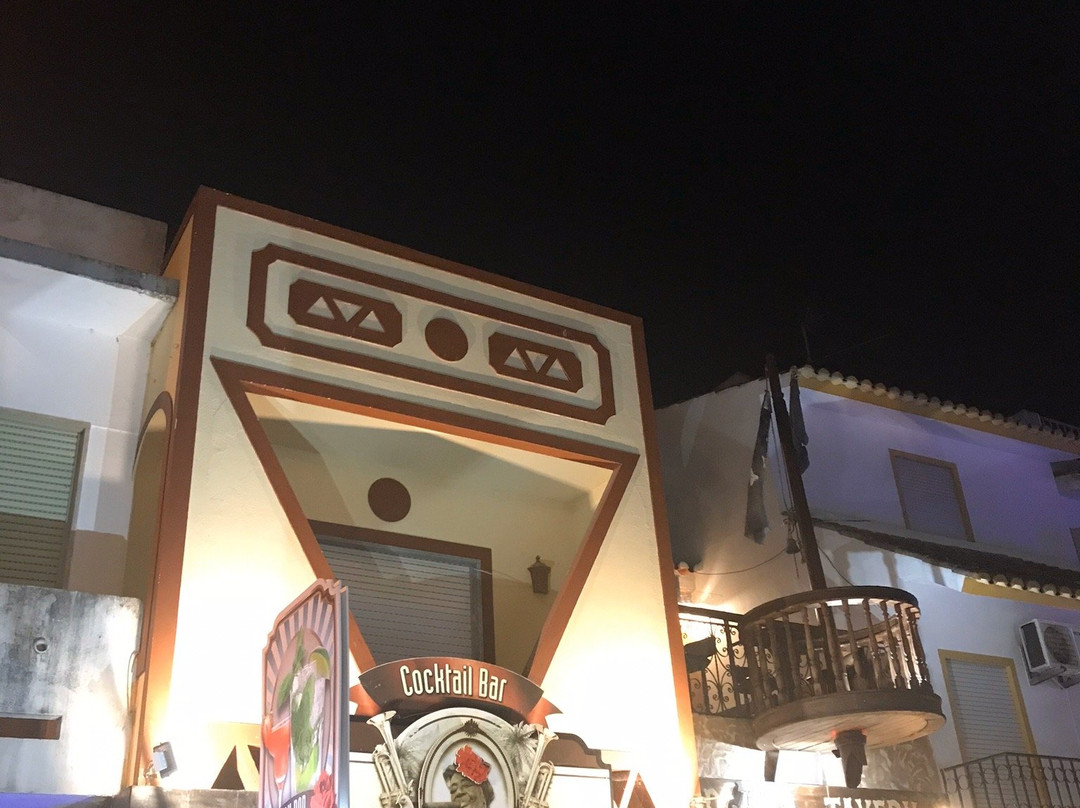 Los Puros Cuban Bar-阿沃必去景点