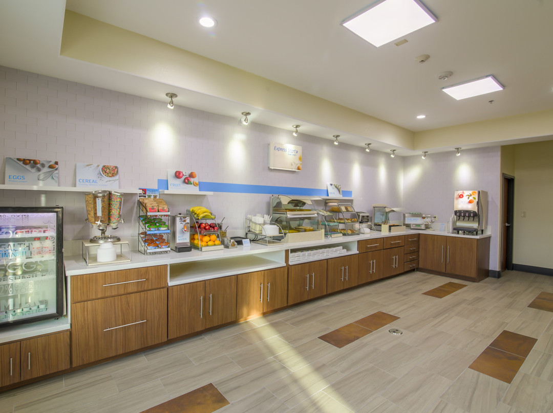 Holiday Inn Express & Suites Raymondville By IHG主图