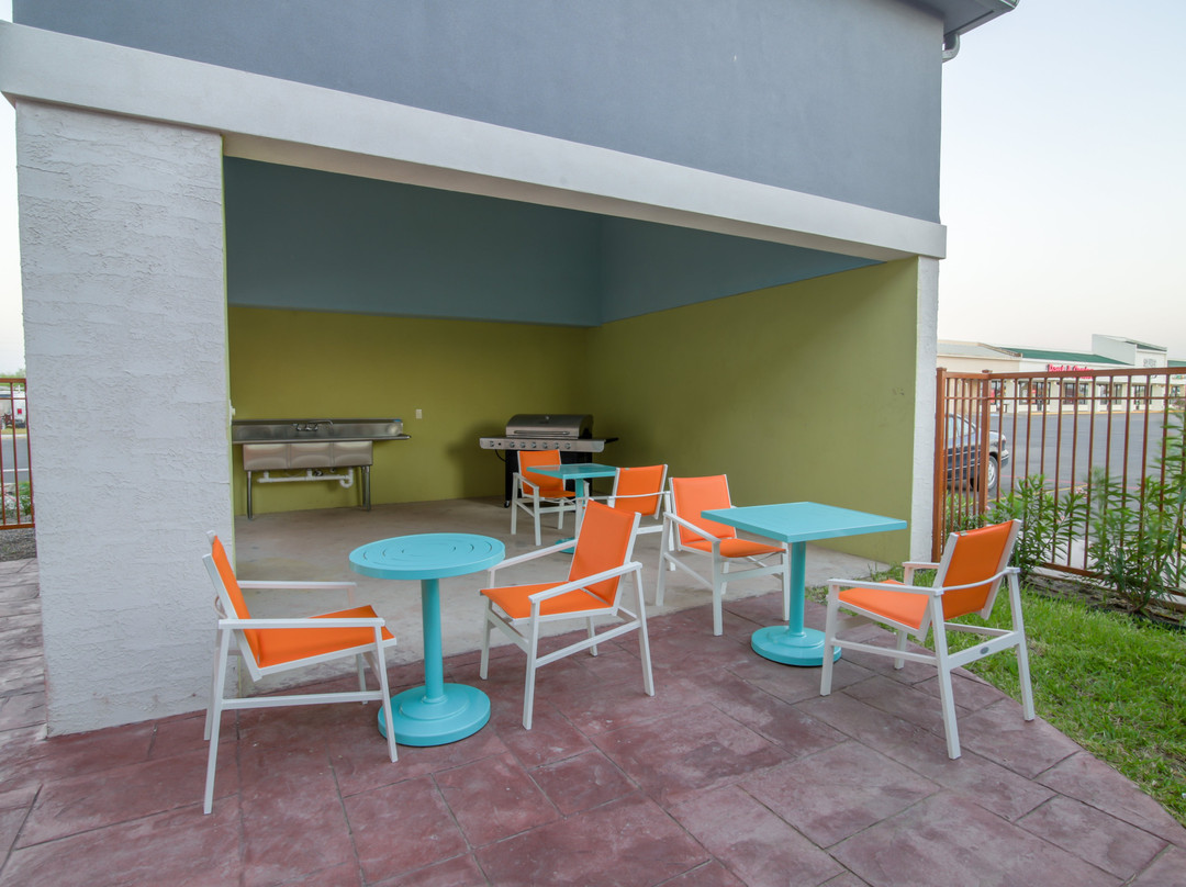 Holiday Inn Express & Suites Raymondville By IHG主图