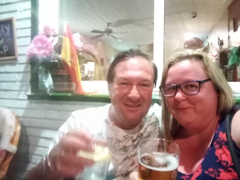 Browns Bar-托雷莫里诺斯必去景点