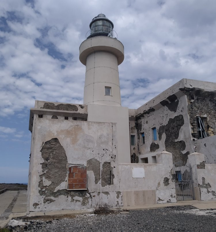 Faro di Punta Spadillo景点图片