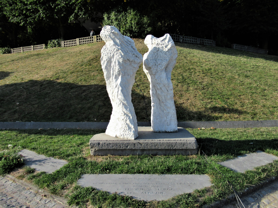 Parc de la Butte-du-Chapeau-Rouge-巴黎必去景点