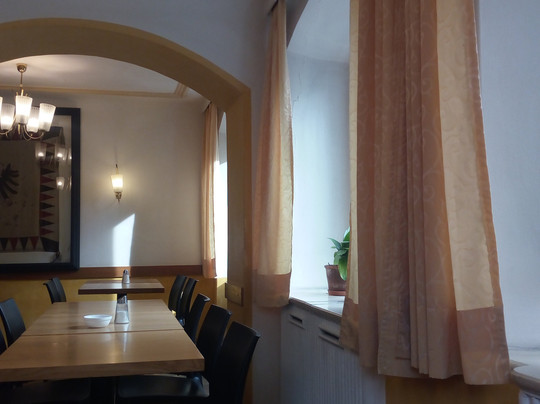 Schwarzer Adler主图