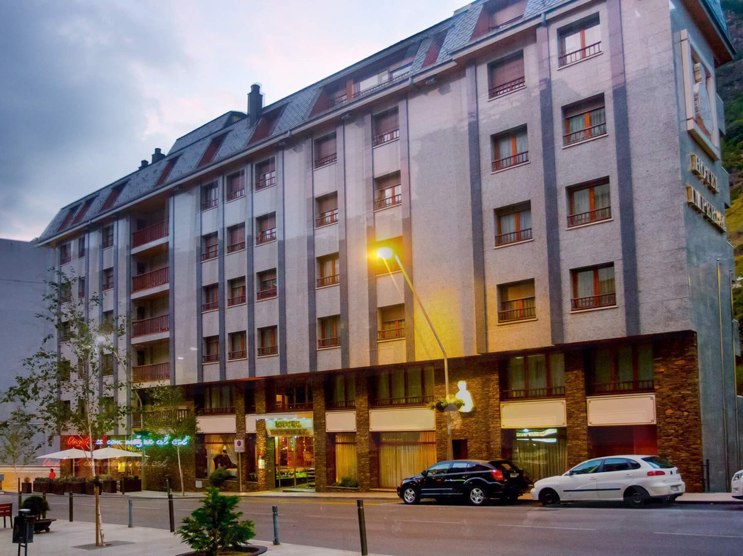 帝国户撒酒店主图