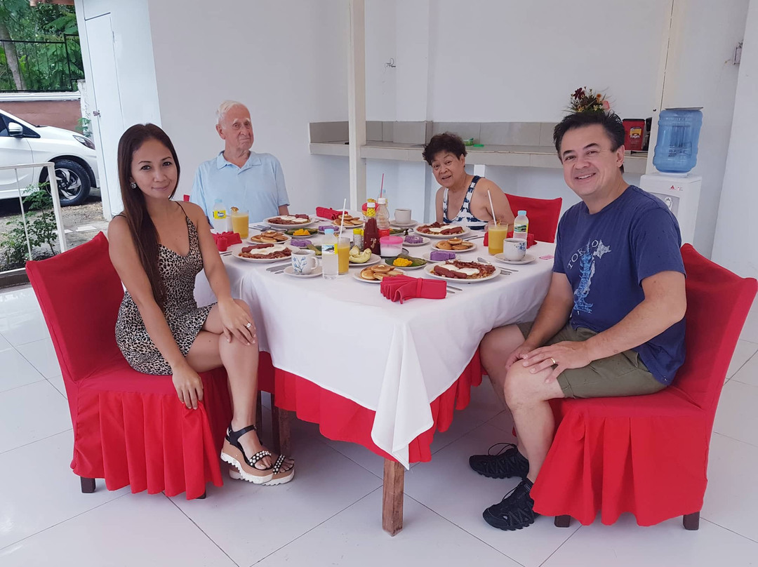 Ashley and Bill's Suites 'N Garden主图