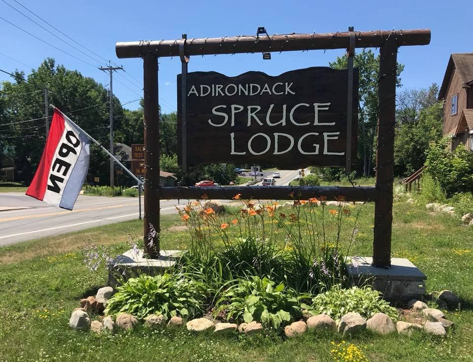 Adirondack Spruce Lodge主图