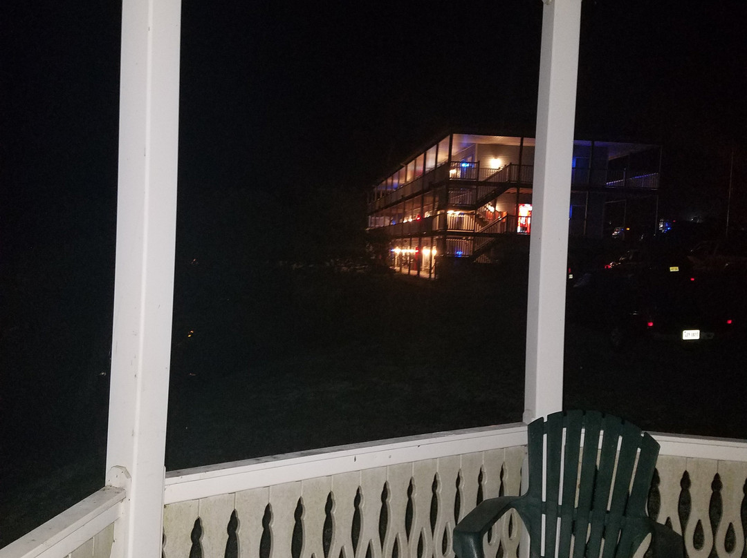 Westlake Waterfront Inn主图