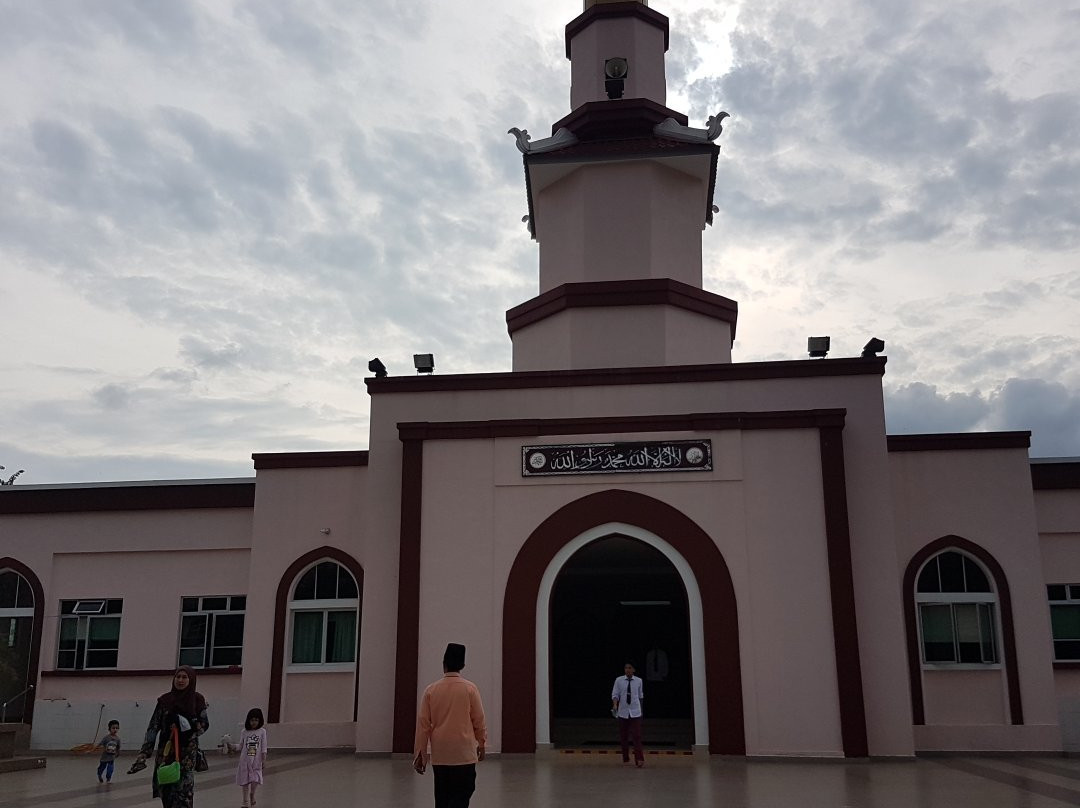 Masjid Salmah Khamis-甘榜马日丹那必去景点
