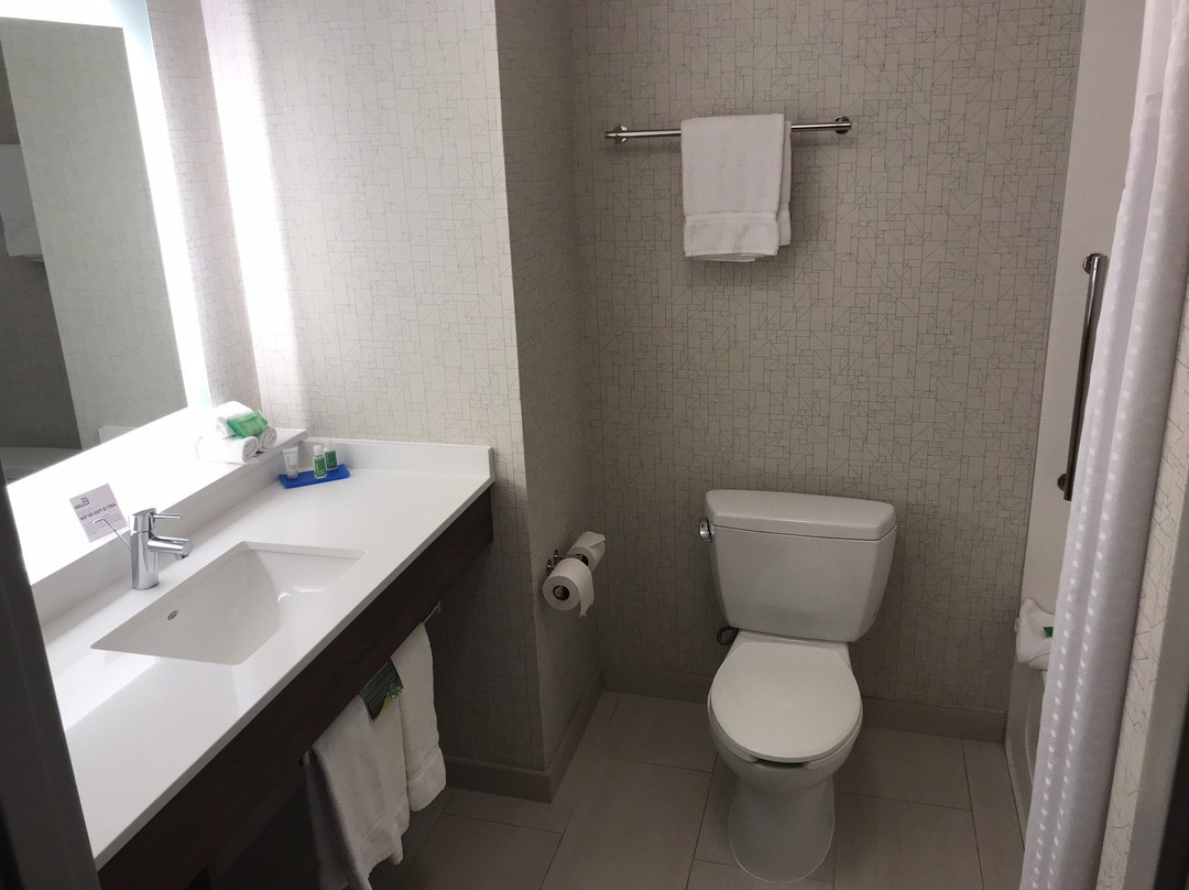 Holiday Inn Express & Suites Ontario Airport by IHG