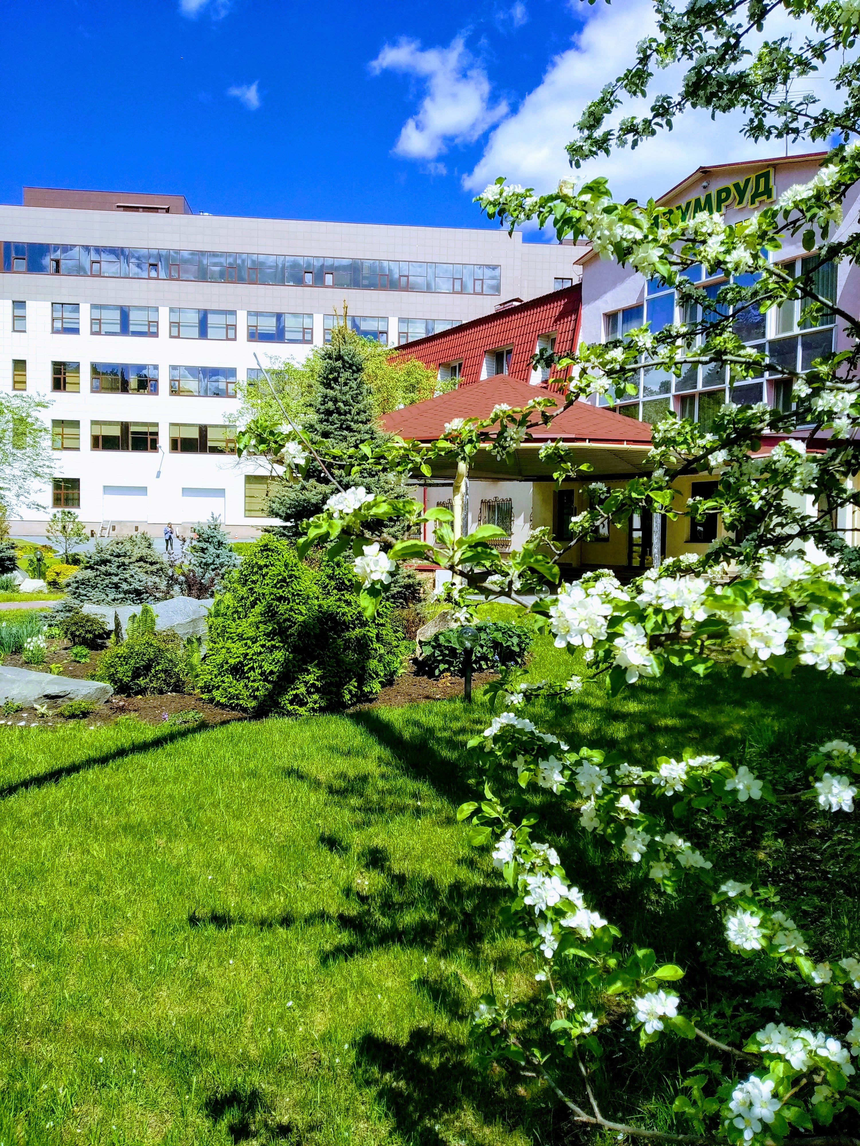 Izumrud Hotel-官方