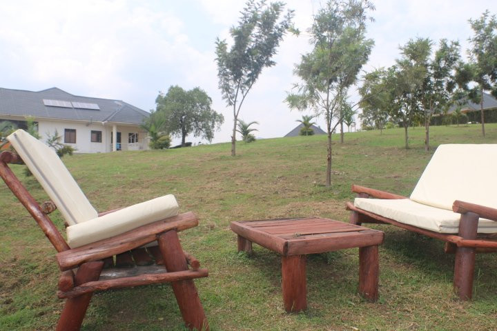 The Crested Crane Bwindi Hotel主图