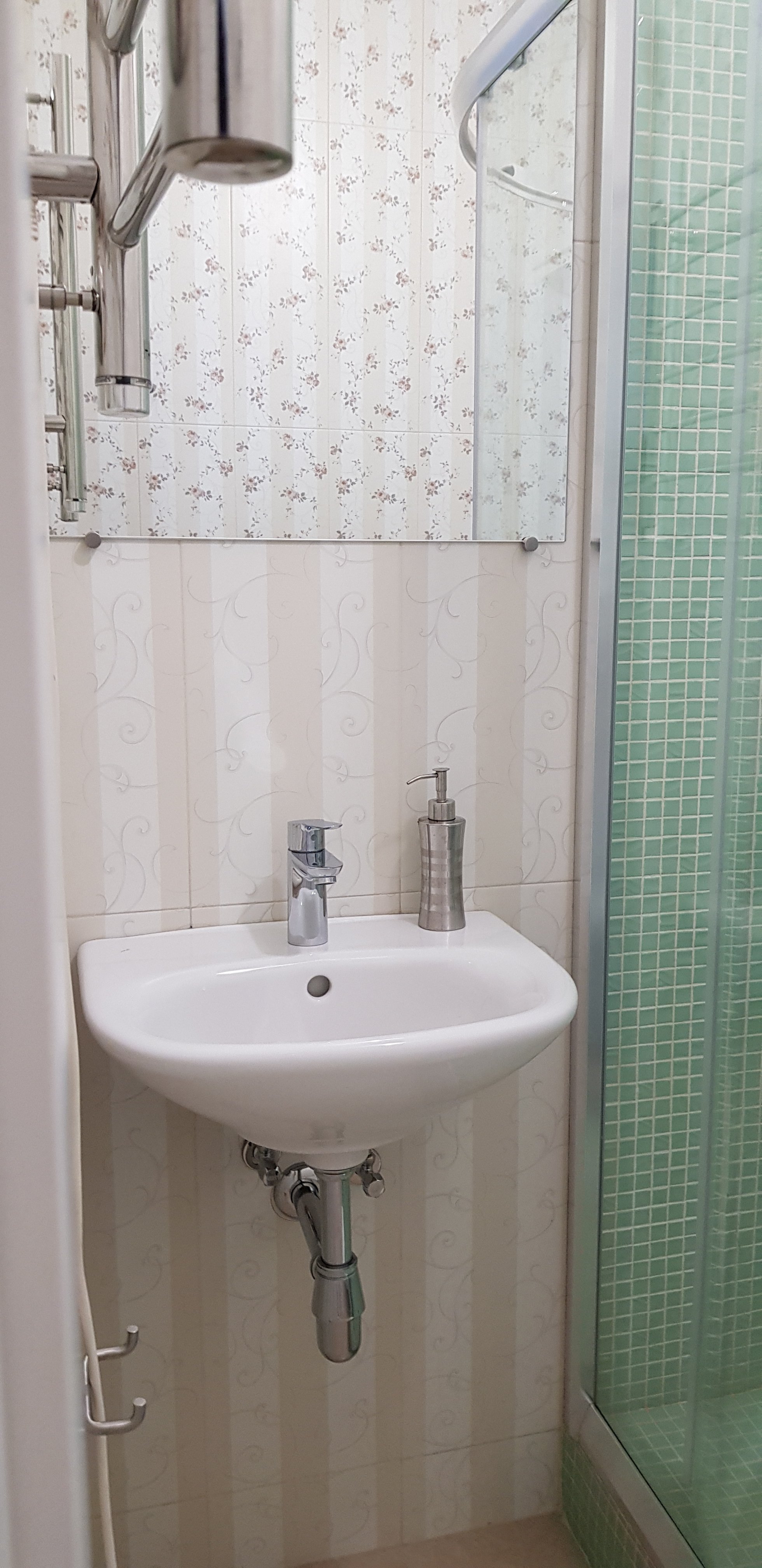 Aristocrat Hotel-浴室