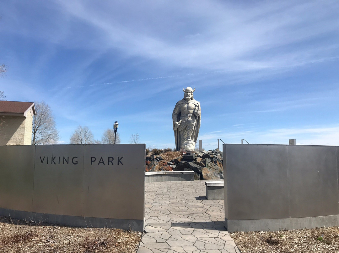 Gimli Viking Statue-基米尼必去景点